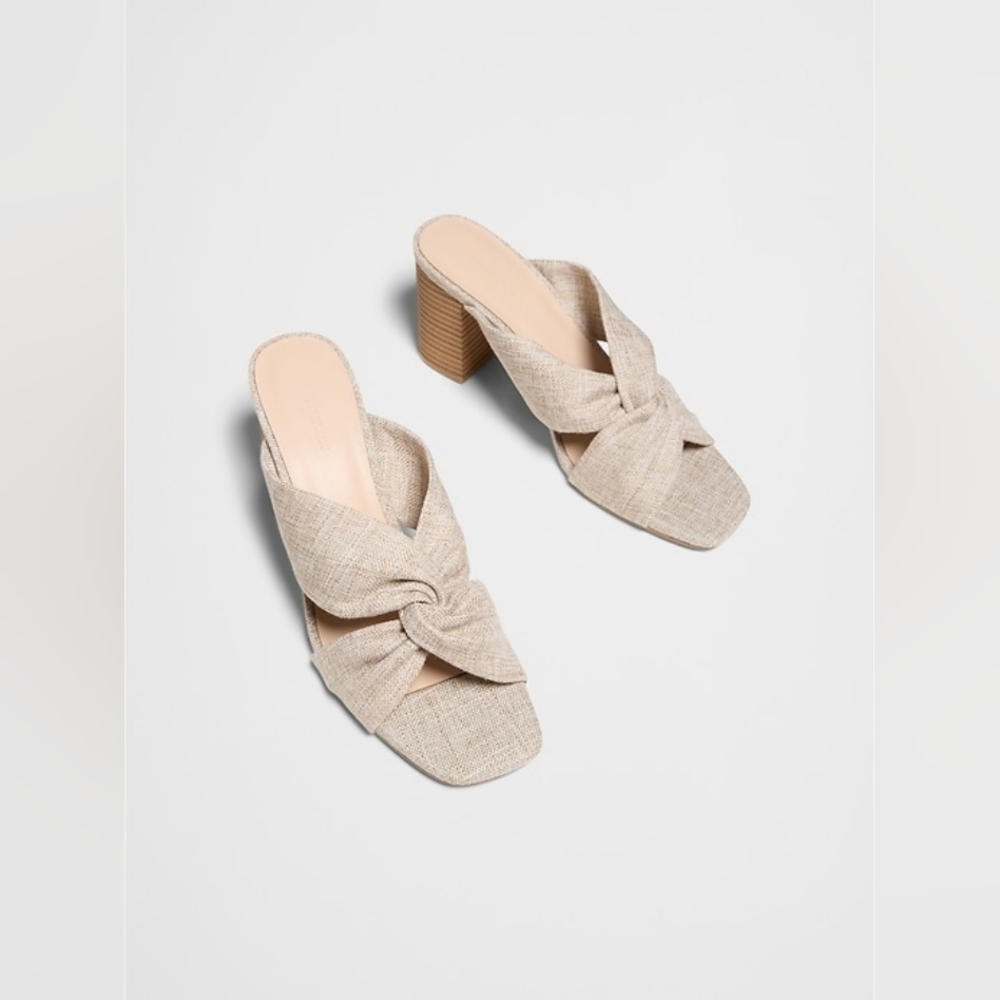 NWT Banana Republic Crossover Heeled Sandal Flax Cream - Picture 2 of 5